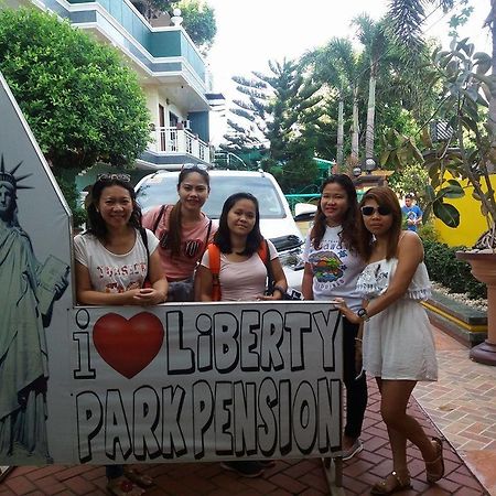 Liberty Park Pension Puerto Princesa Esterno foto