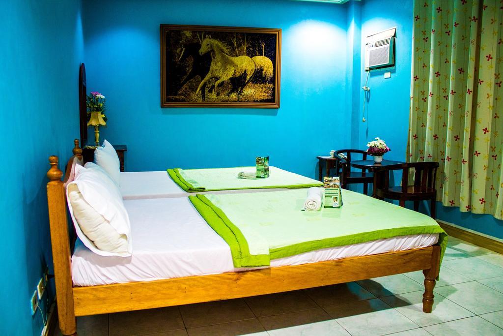 Liberty Park Pension Puerto Princesa Esterno foto