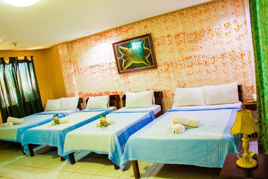 Liberty Park Pension Puerto Princesa Esterno foto