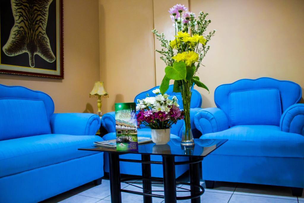 Liberty Park Pension Puerto Princesa Esterno foto