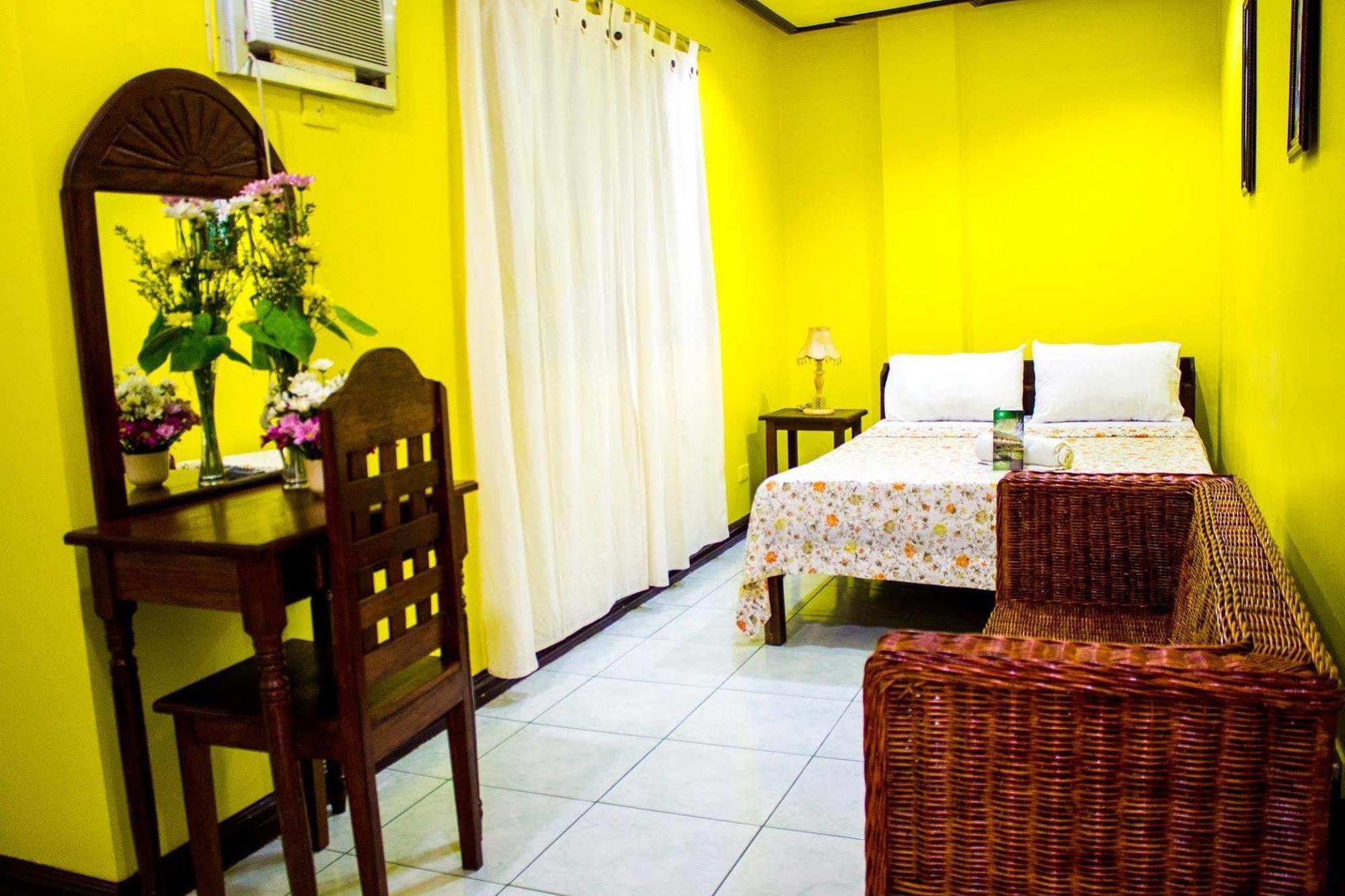Liberty Park Pension Puerto Princesa Esterno foto