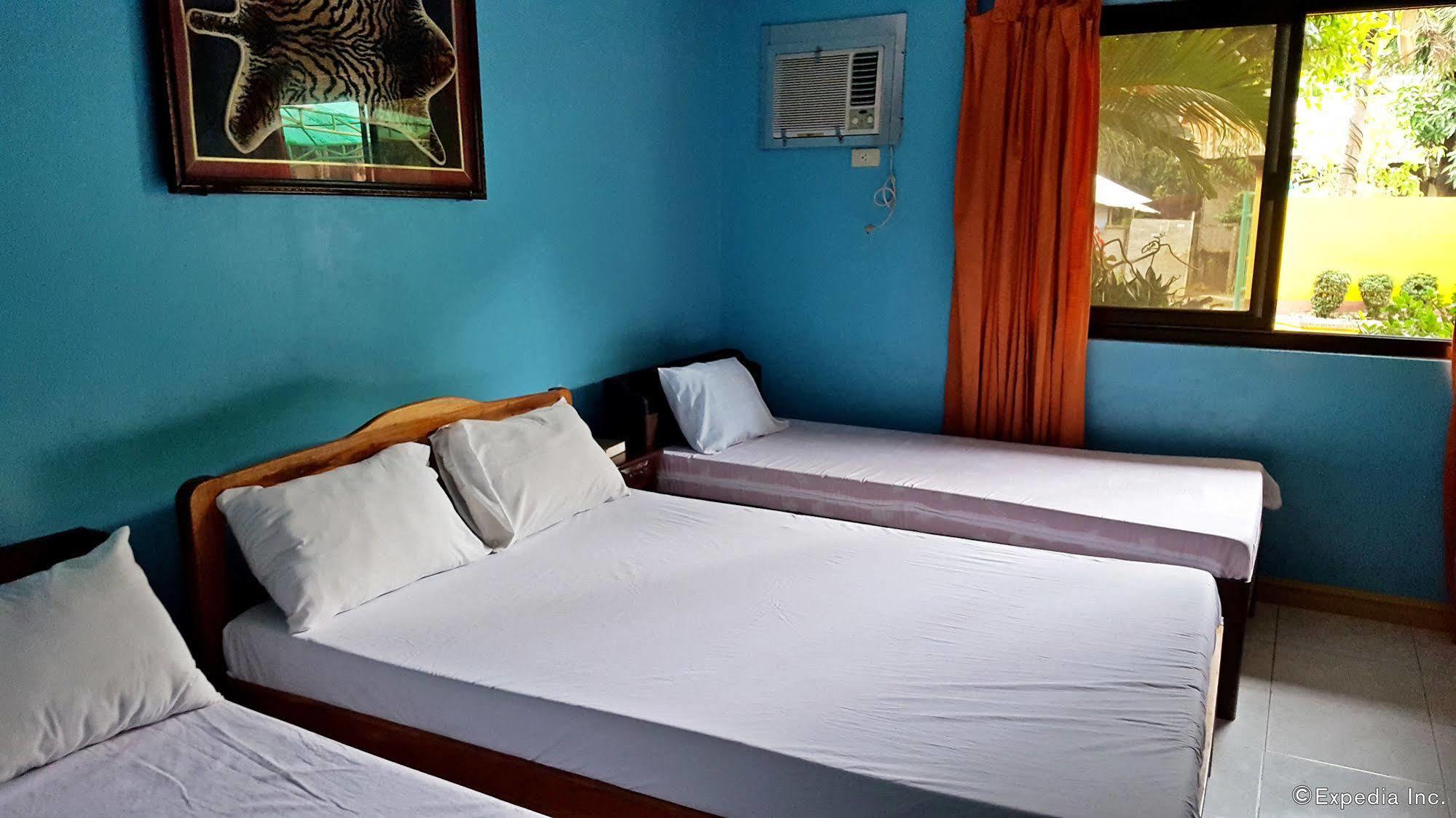 Liberty Park Pension Puerto Princesa Esterno foto