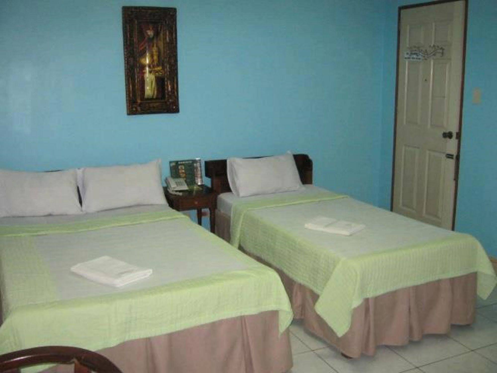 Liberty Park Pension Puerto Princesa Esterno foto