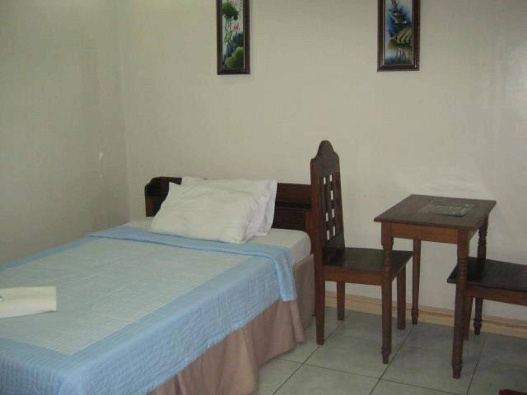 Liberty Park Pension Puerto Princesa Esterno foto
