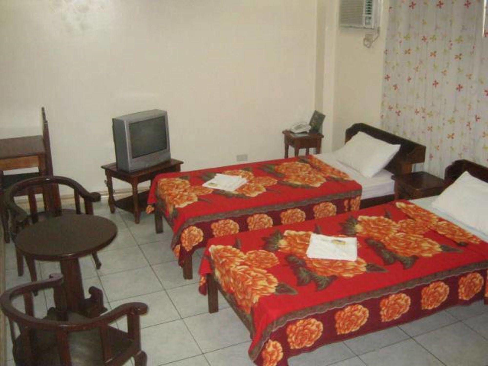 Liberty Park Pension Puerto Princesa Esterno foto