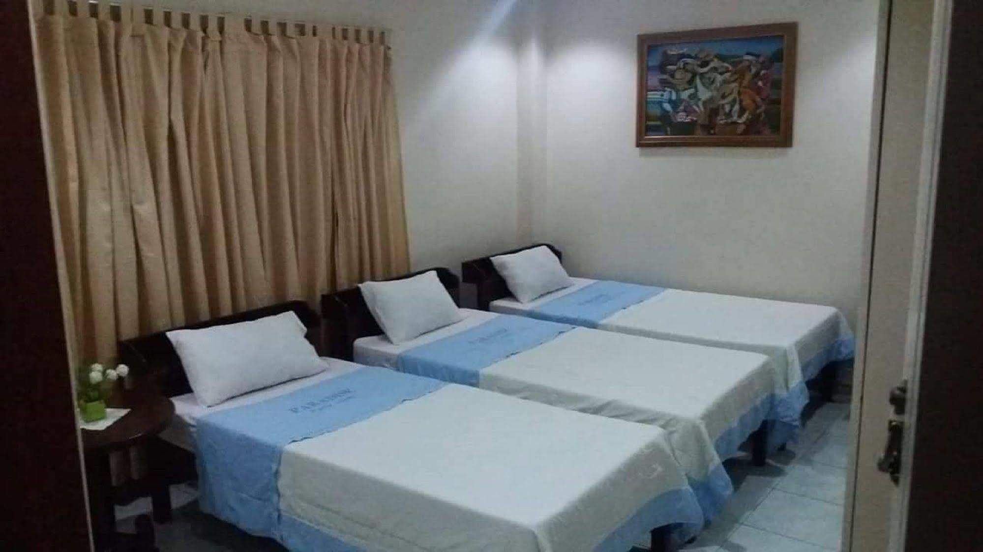 Liberty Park Pension Puerto Princesa Esterno foto