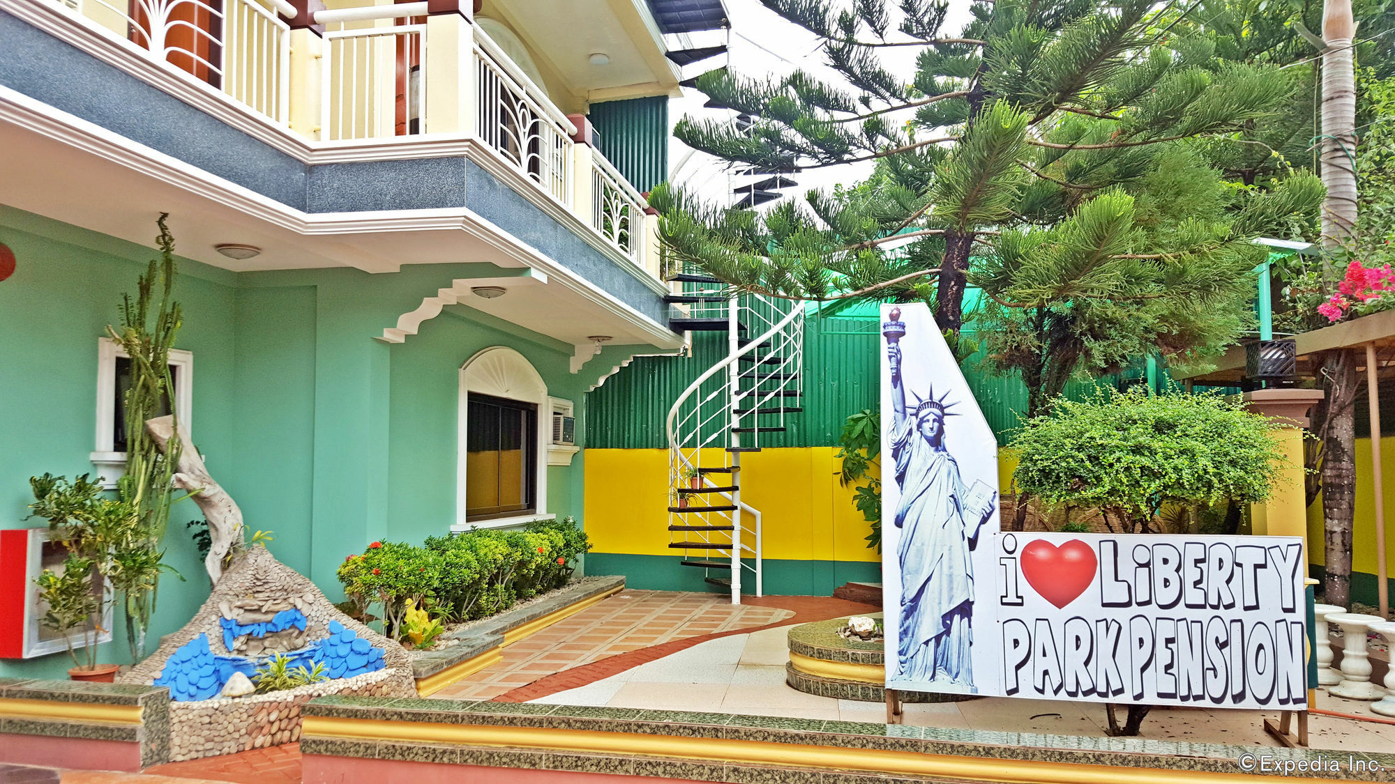 Liberty Park Pension Puerto Princesa Esterno foto